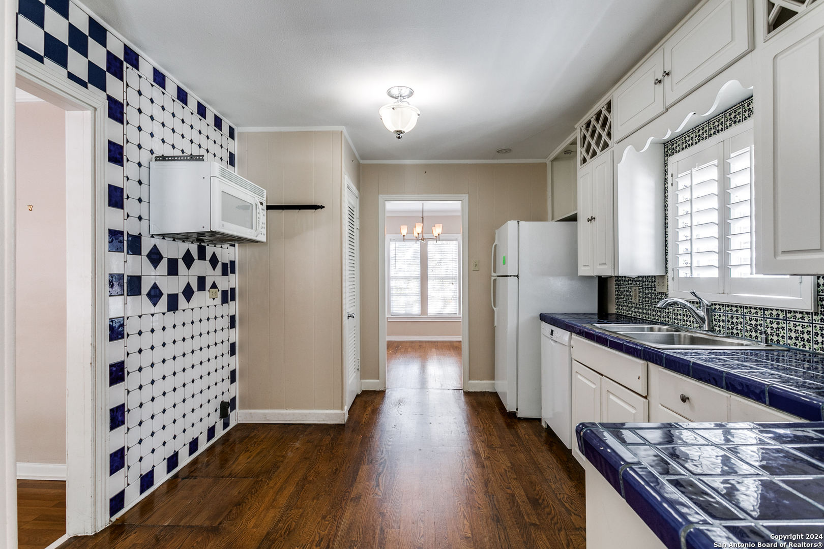 313 LILAC LN