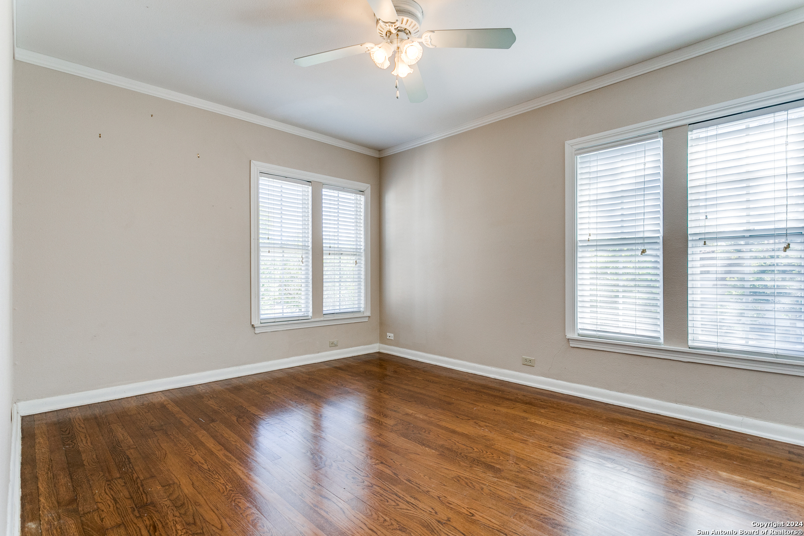 313 LILAC LN