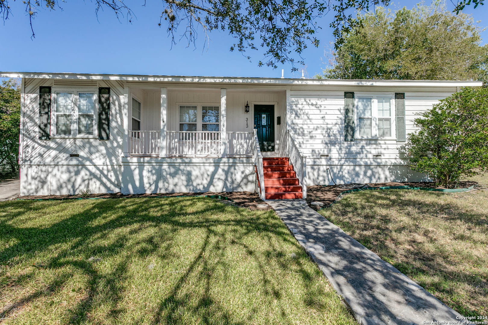 313 LILAC LN