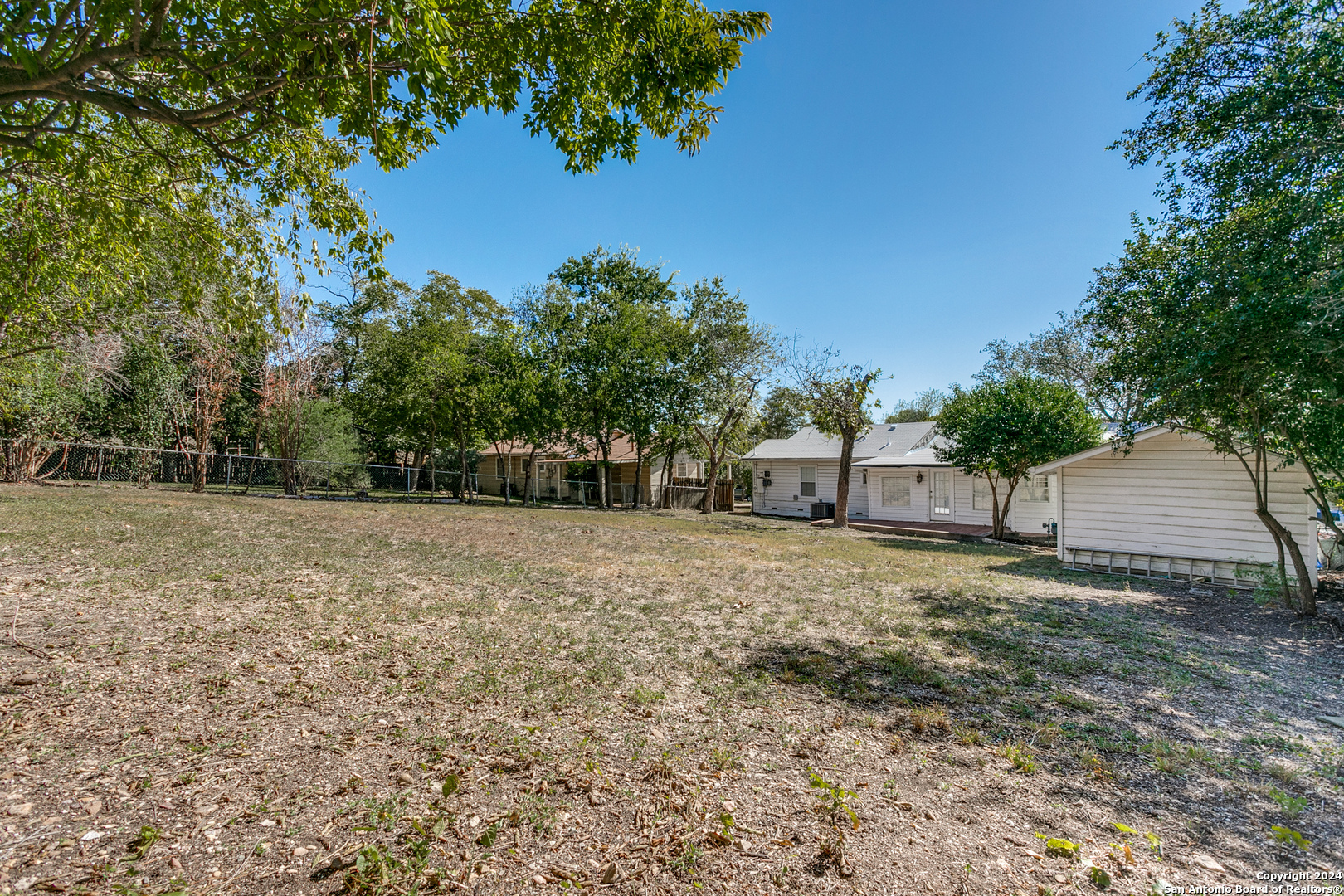 313 LILAC LN