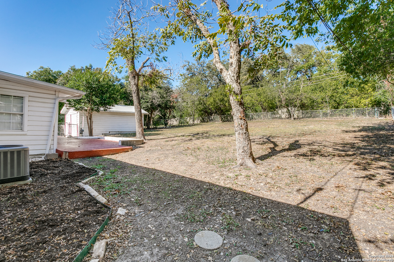 313 LILAC LN