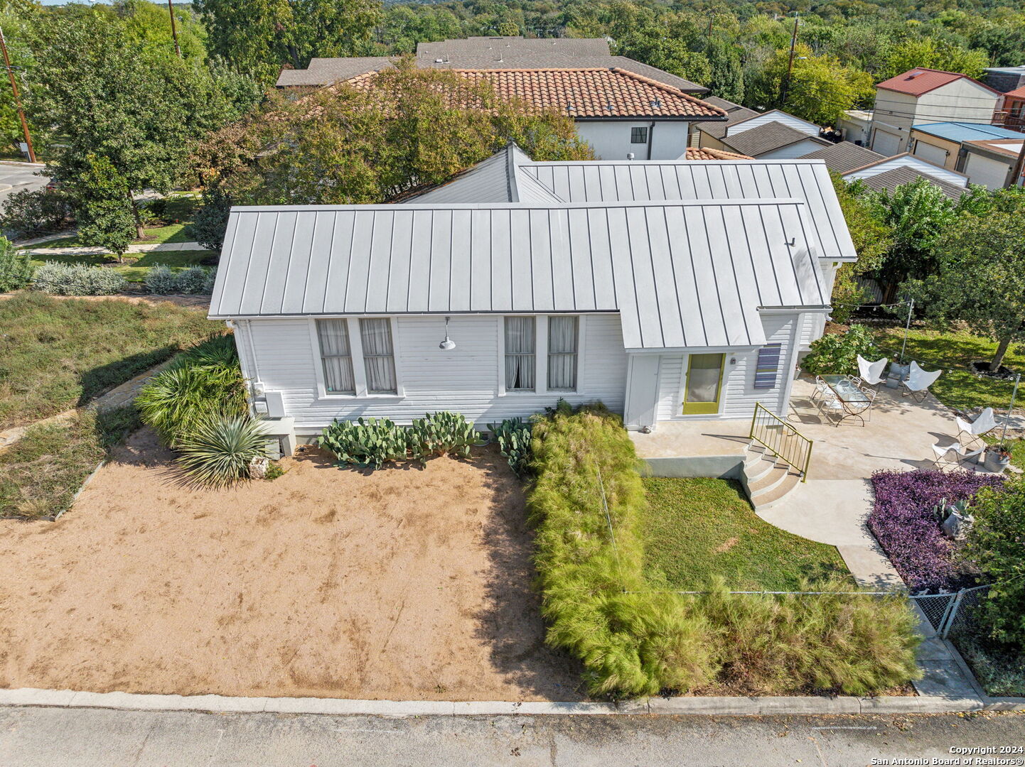 330 E Olmos Dr