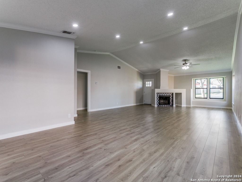 9742 SPRUCE RIDGE DR