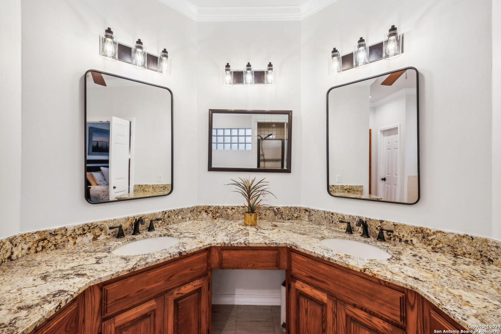 3042 Orchard Hill