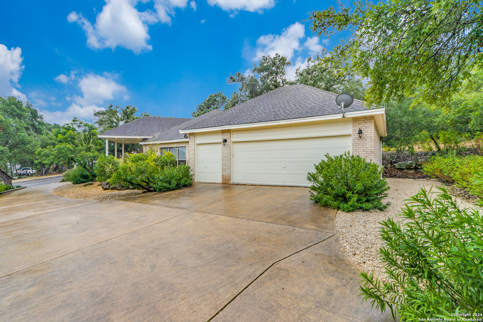 29306 GRAND COTEAU DR