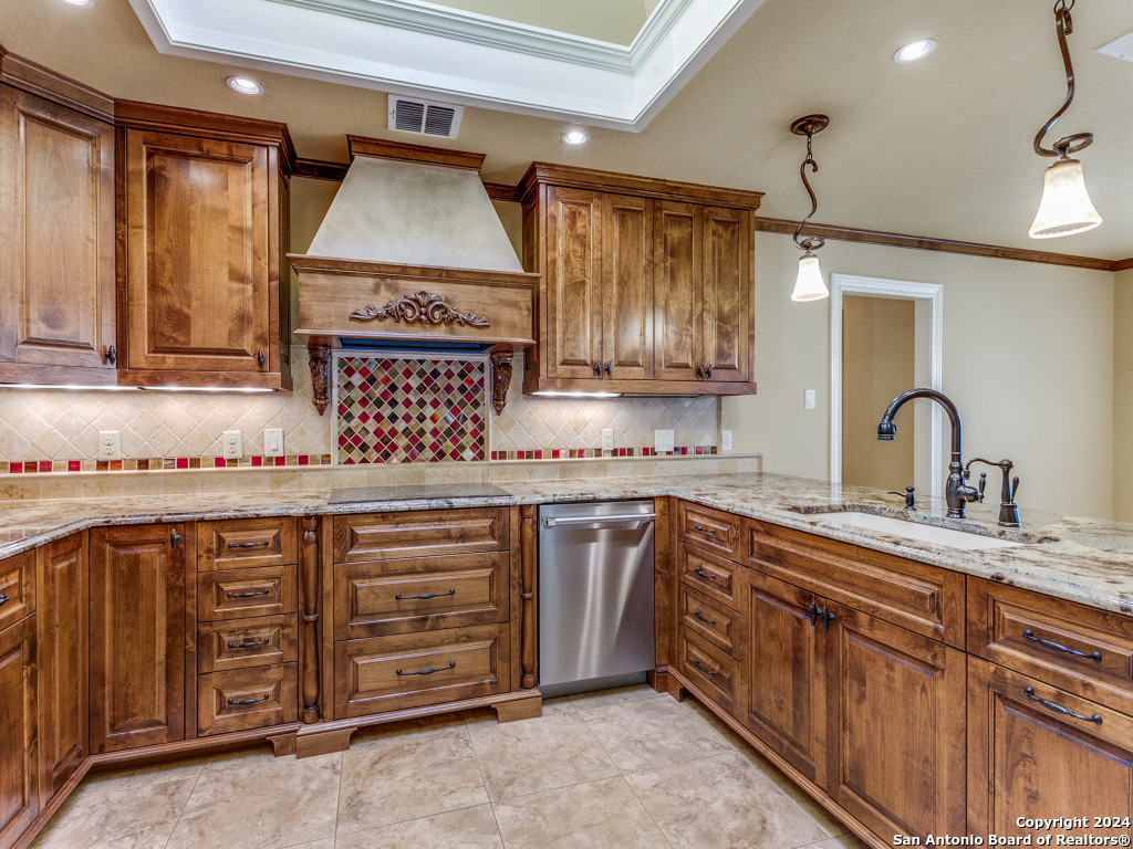 108 PIN OAK FOREST ST