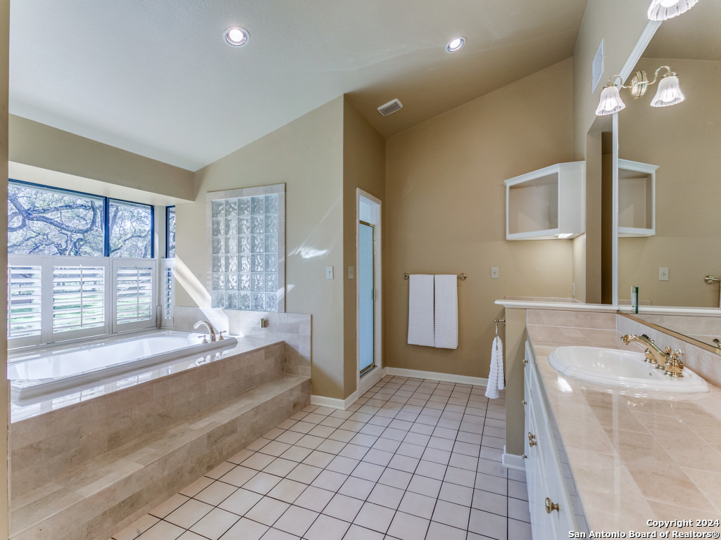 108 PIN OAK FOREST ST