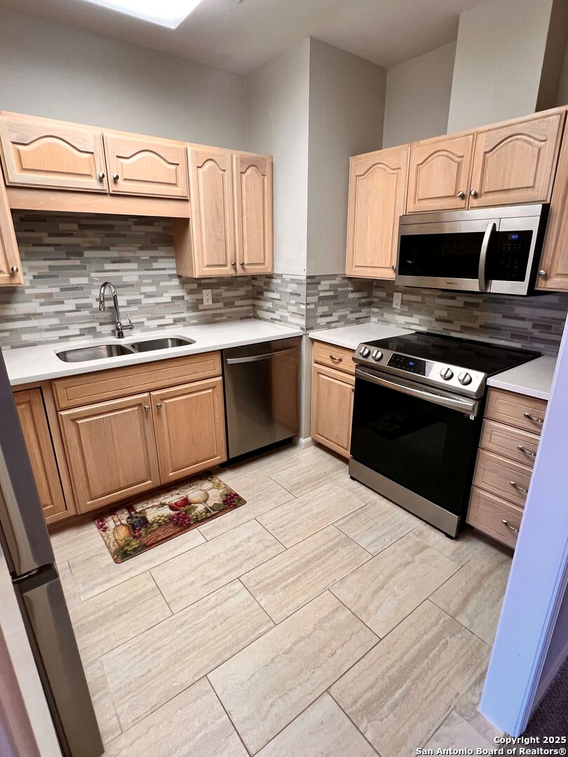 1 TOWERS PARK LN 901
