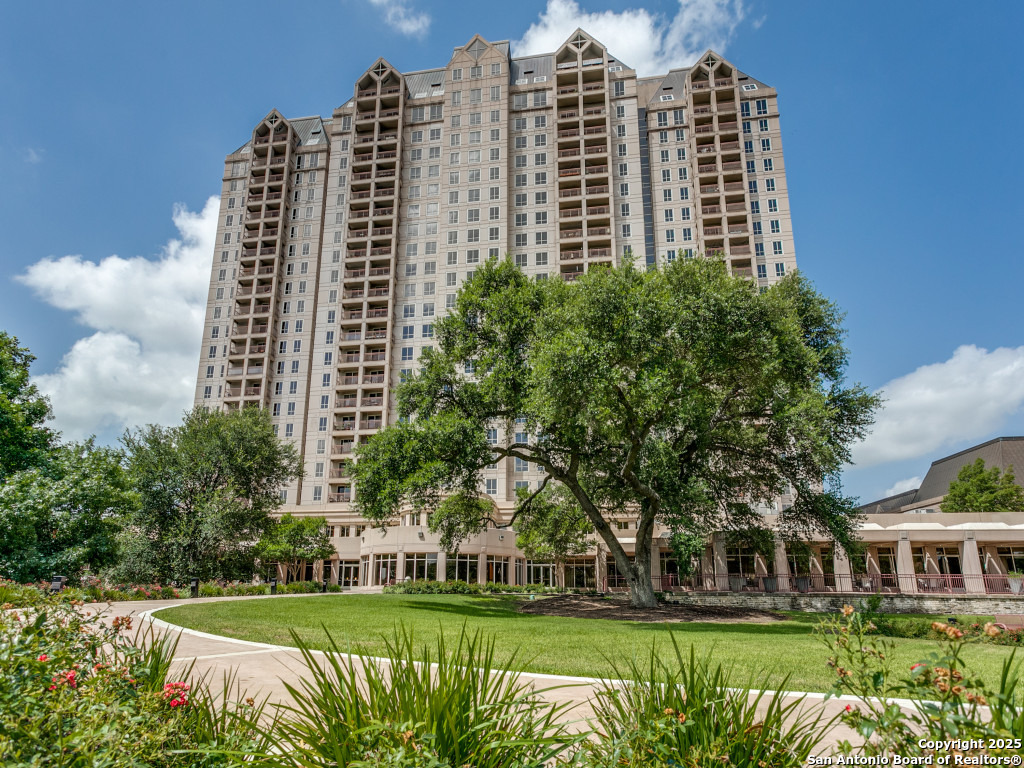 1 TOWERS PARK LN 901