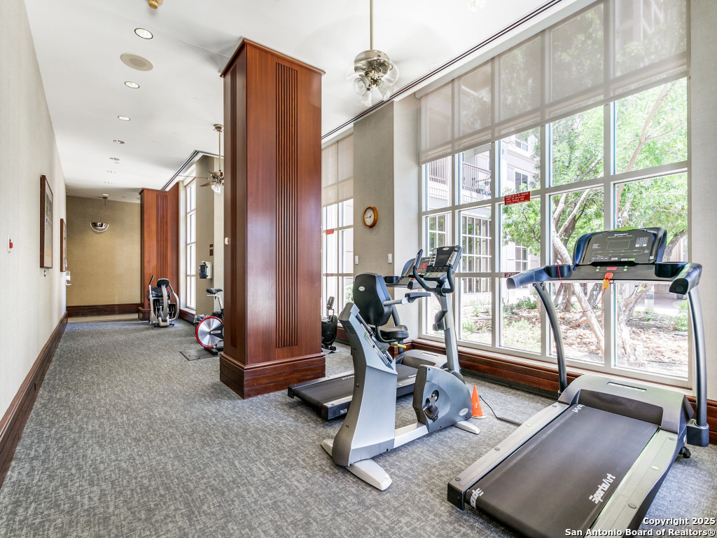 1 TOWERS PARK LN 901