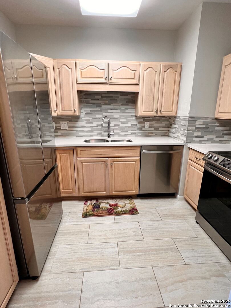1 TOWERS PARK LN 901