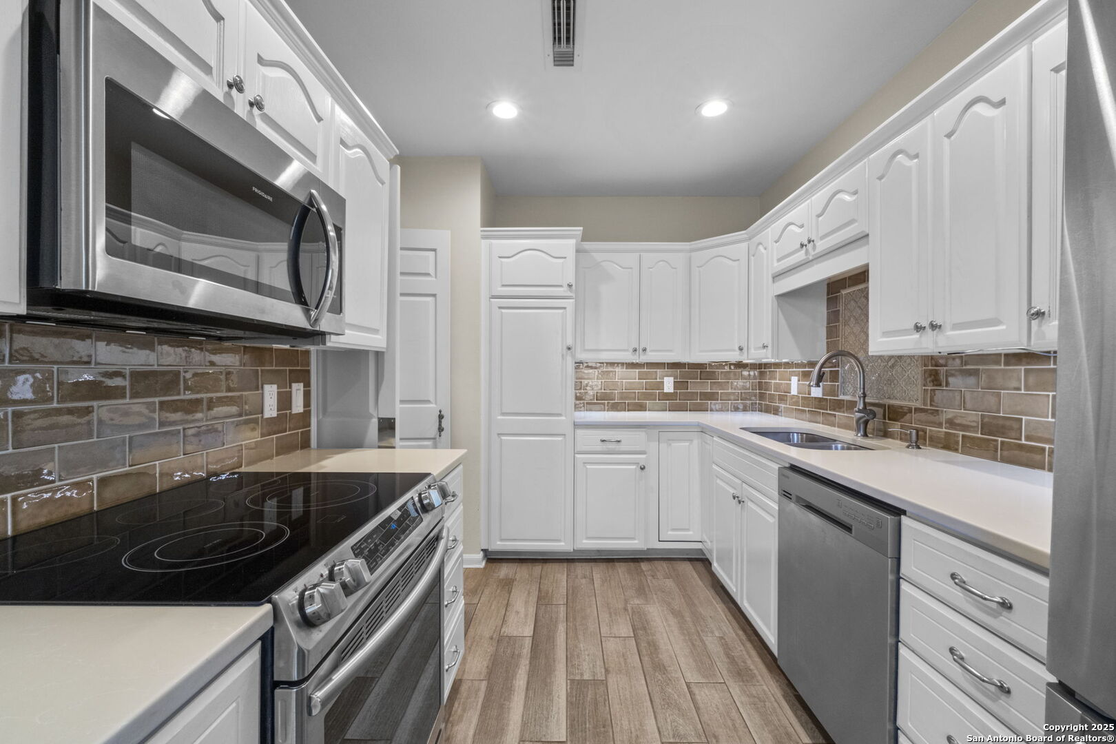 1 TOWERS PARK LN 912
