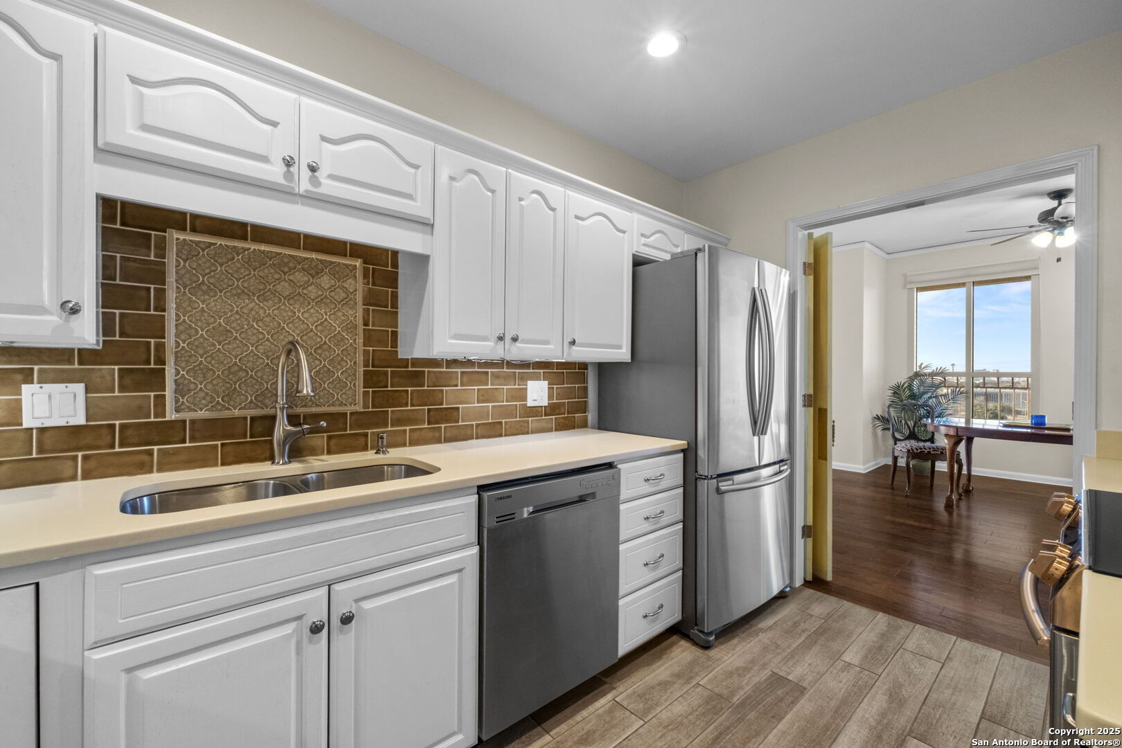 1 TOWERS PARK LN 912