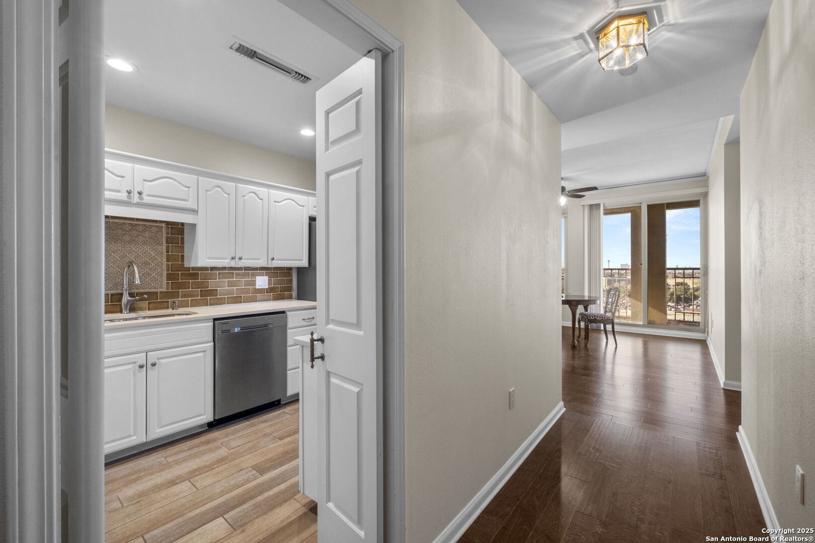 1 TOWERS PARK LN 912