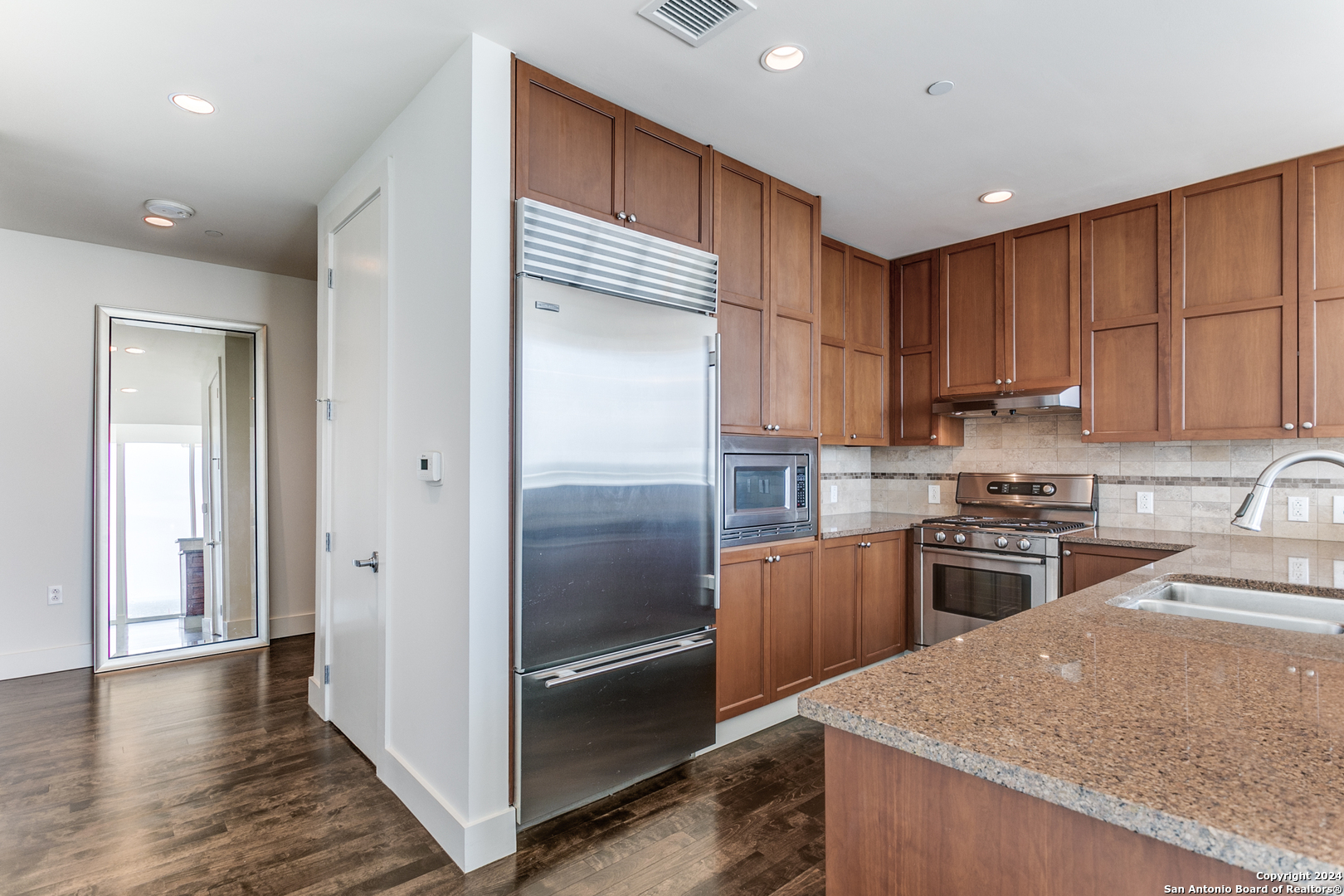 610 E MARKET ST 2507