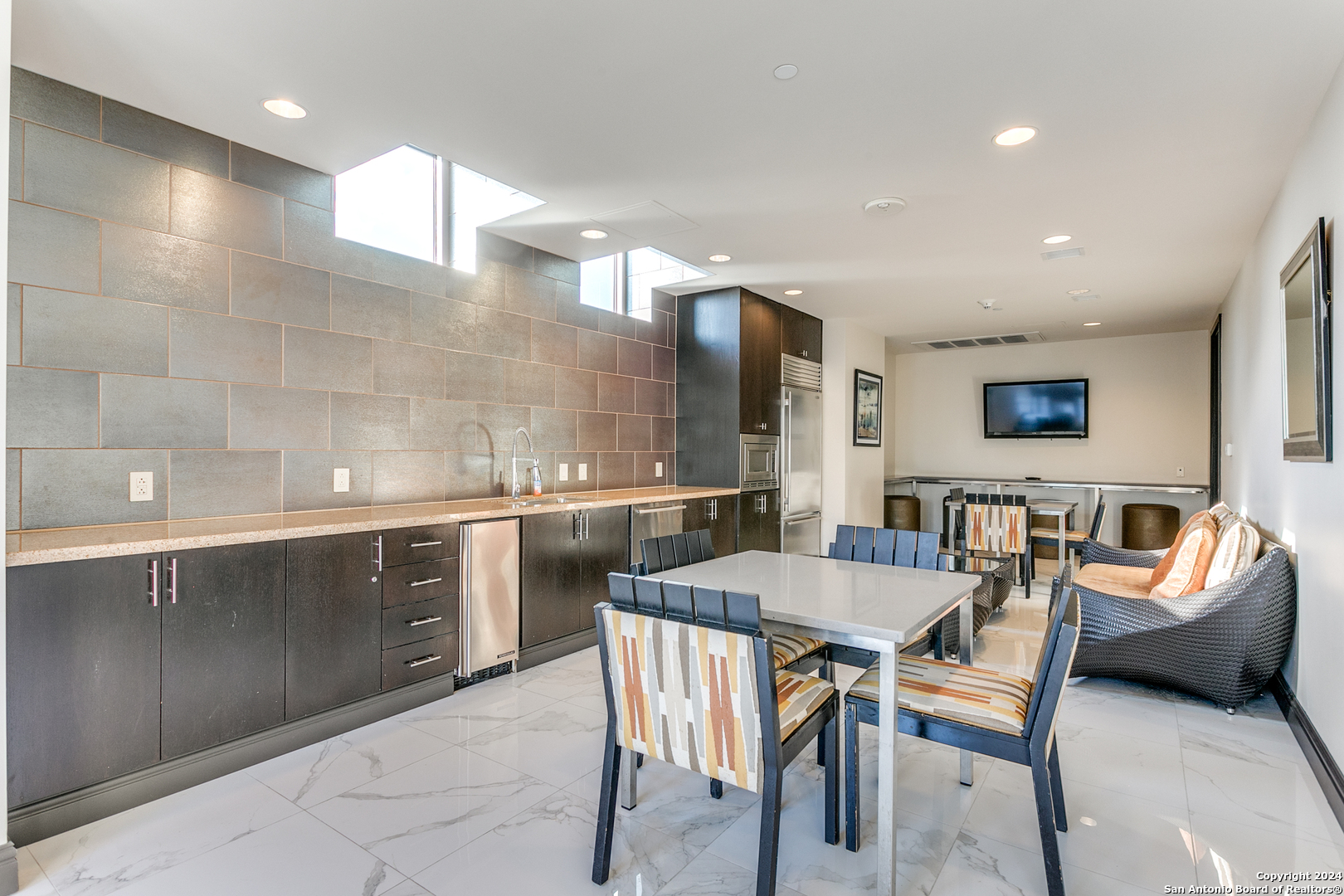 610 E MARKET ST 2507