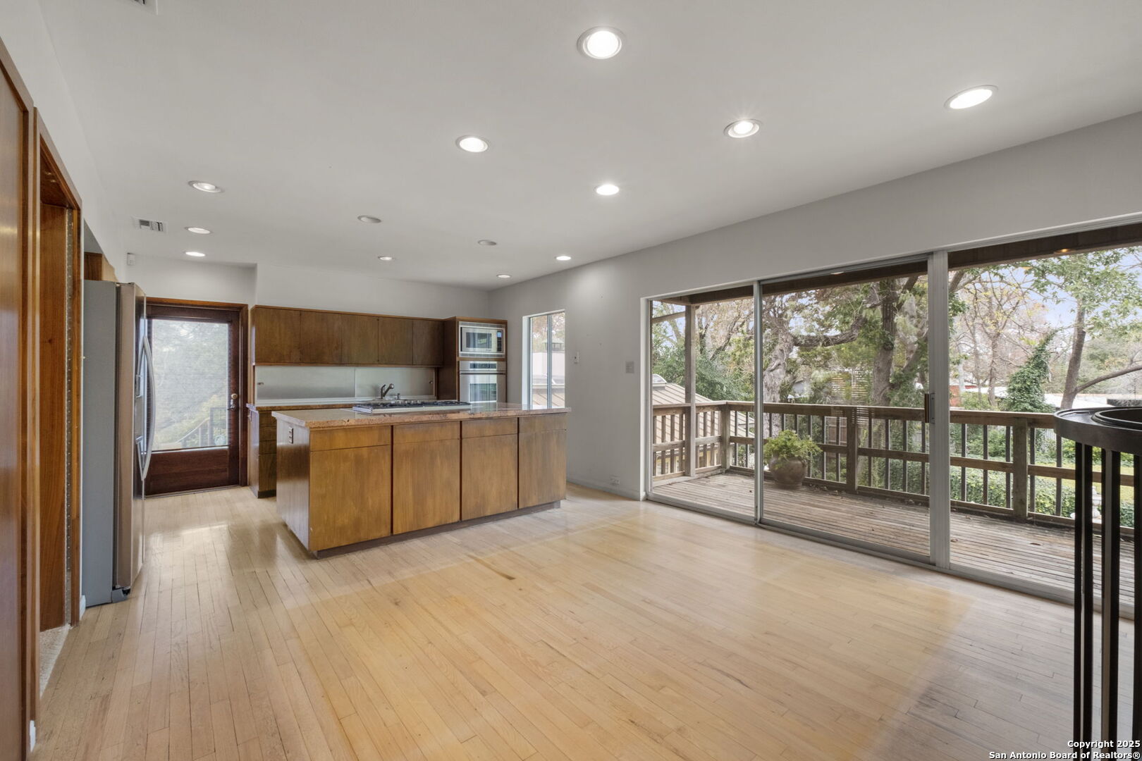 220 ALLEN ST
