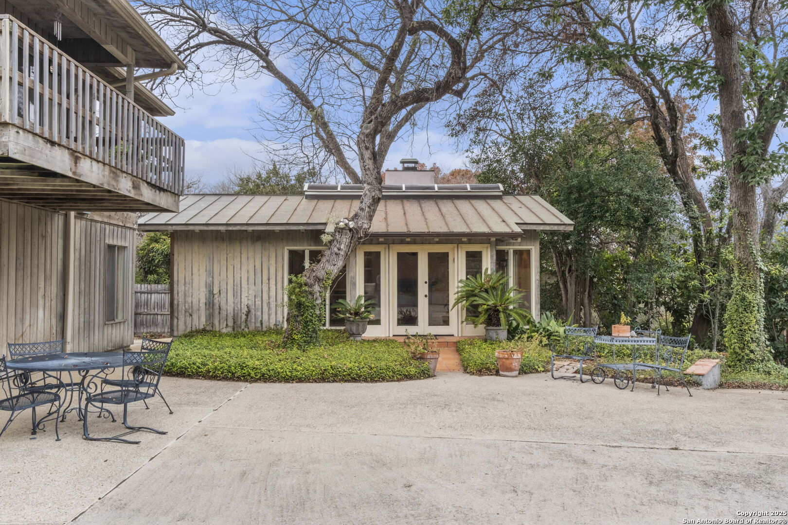 220 ALLEN ST
