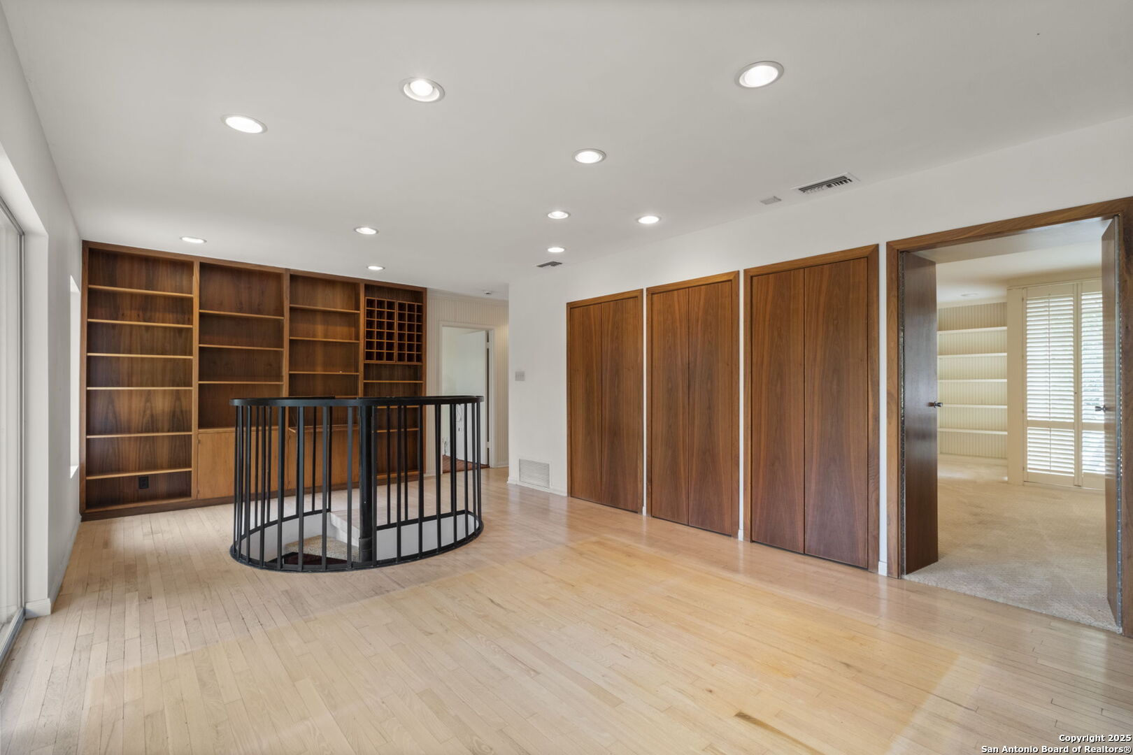 220 ALLEN ST