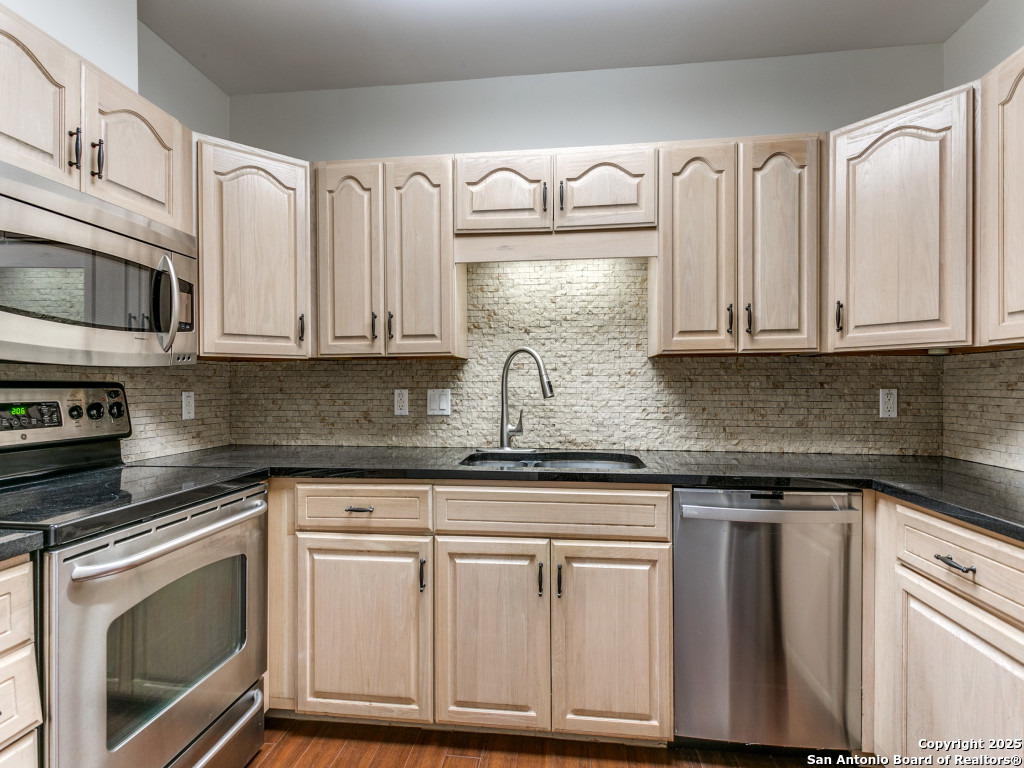 1 TOWERS PARK LN 416