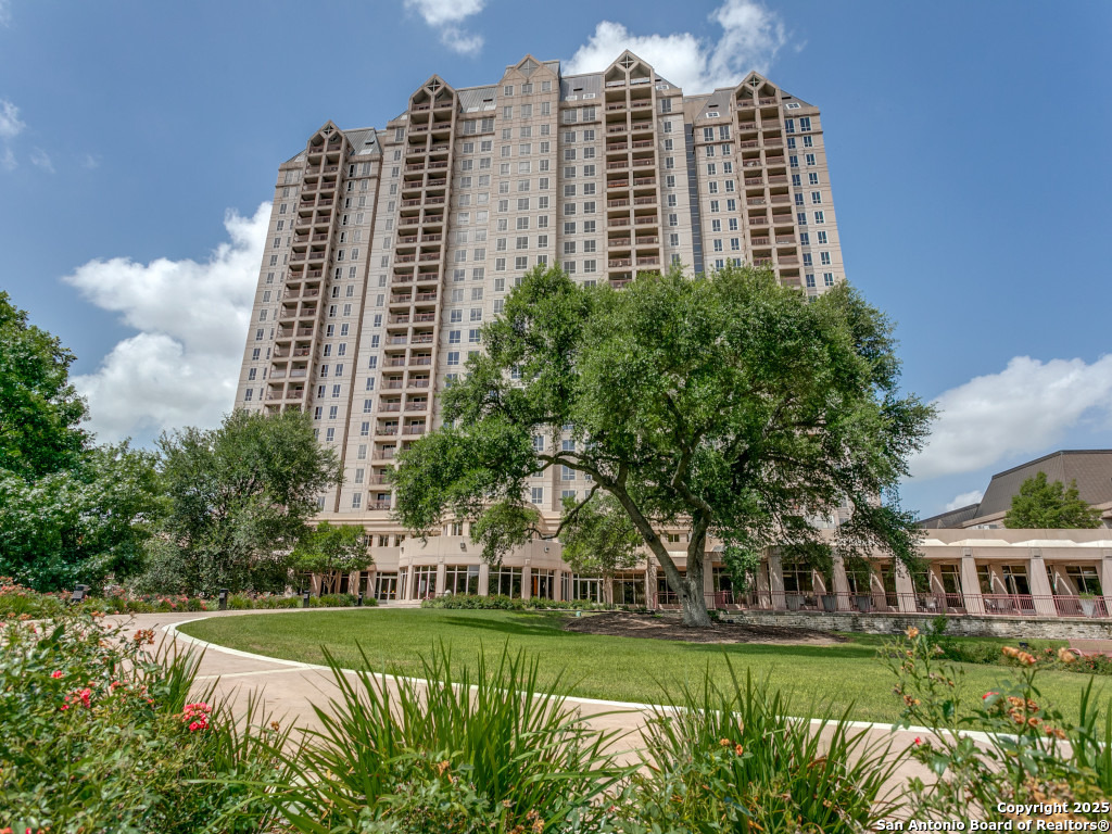 1 TOWERS PARK LN 416
