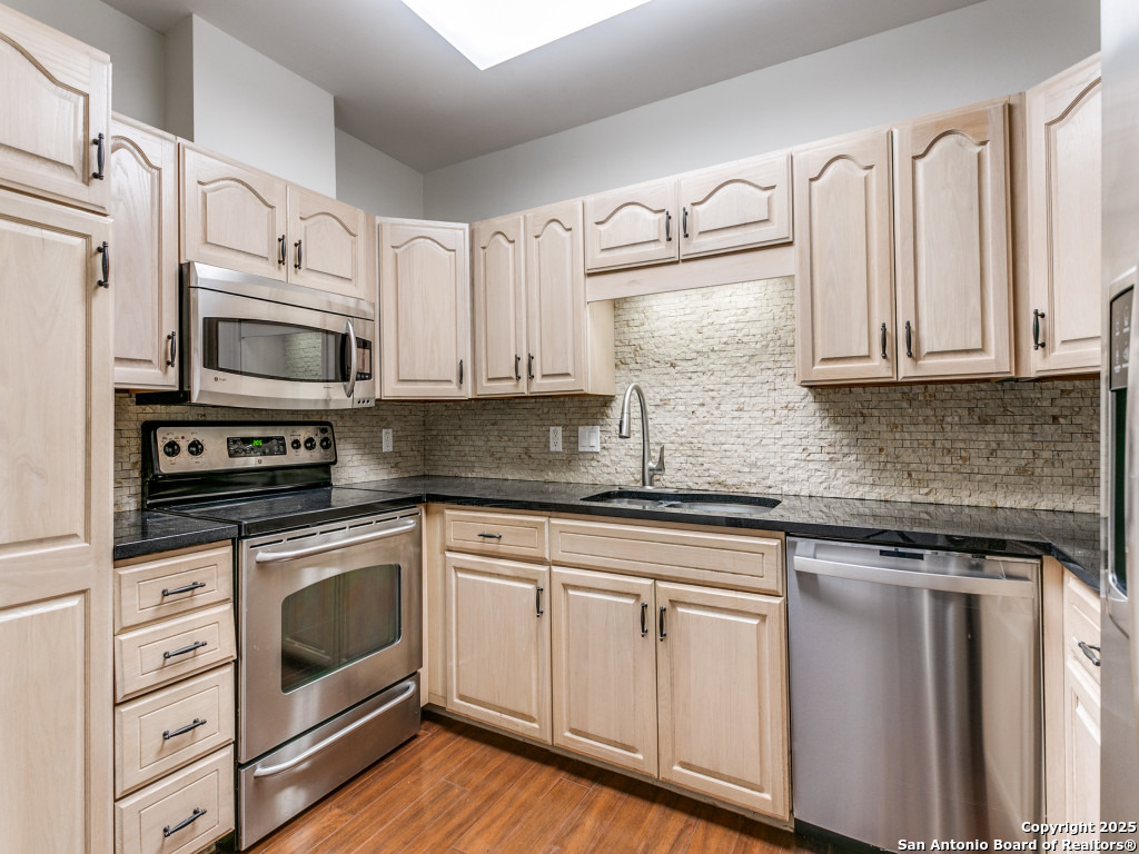 1 TOWERS PARK LN 416
