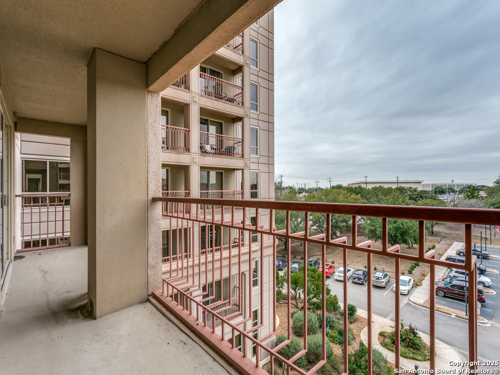 1 TOWERS PARK LN 416