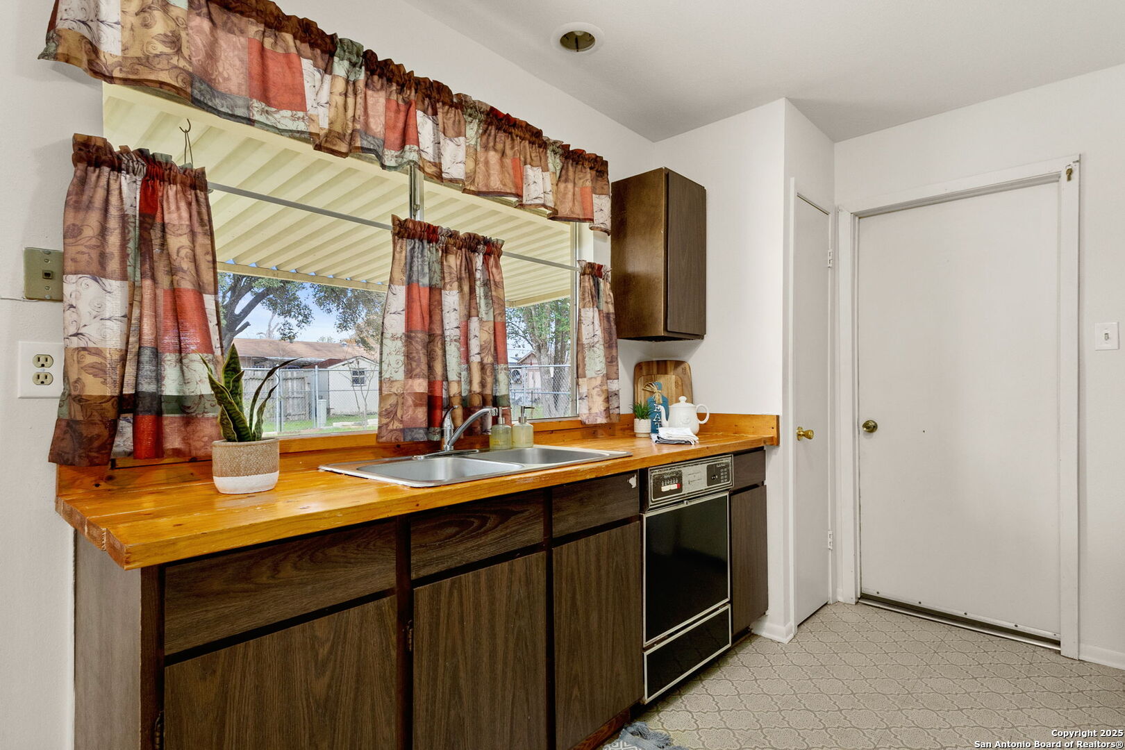 404 BEVERLY DR