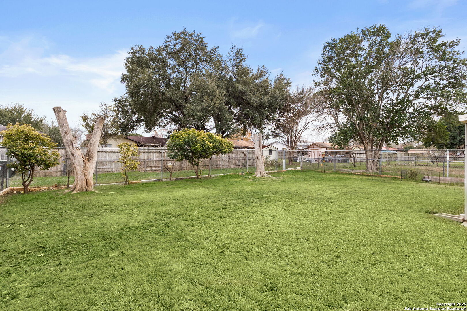 404 BEVERLY DR