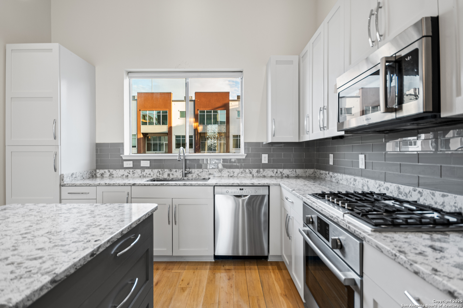 1134 E QUINCY