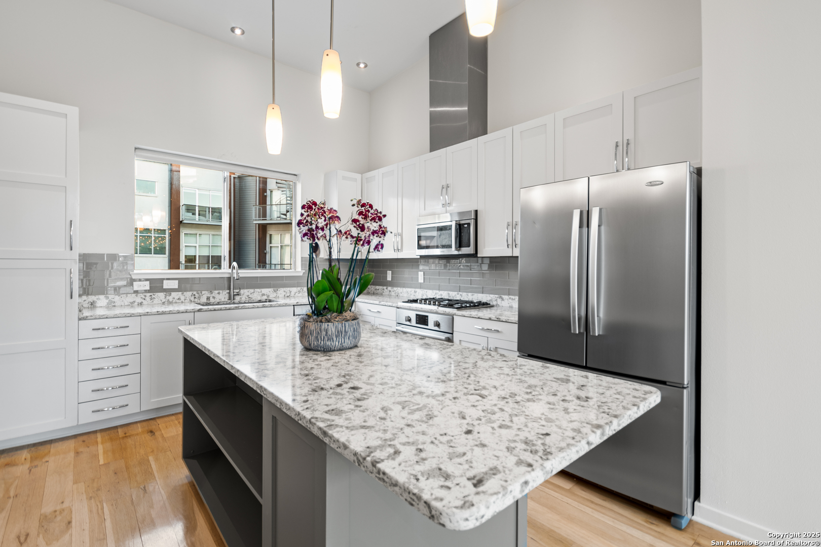 1134 E QUINCY