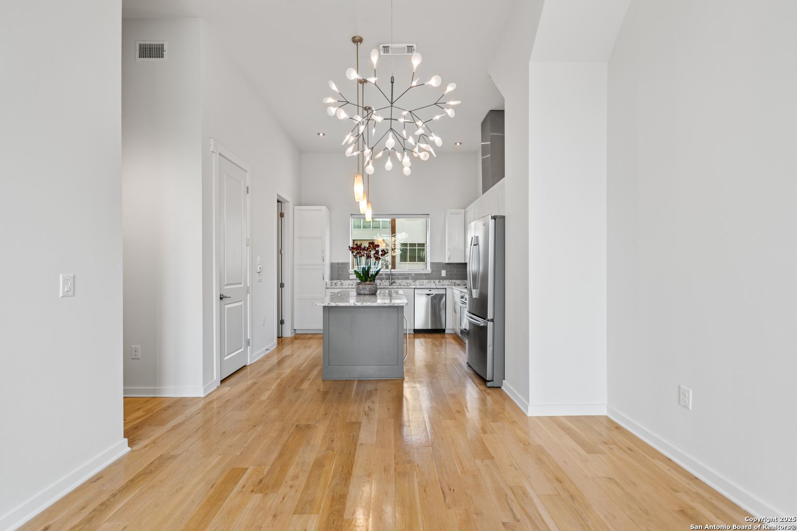 1134 E QUINCY