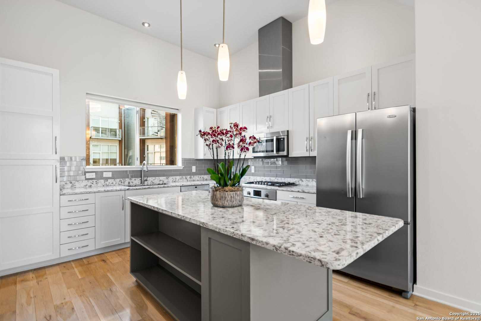 1134 E QUINCY