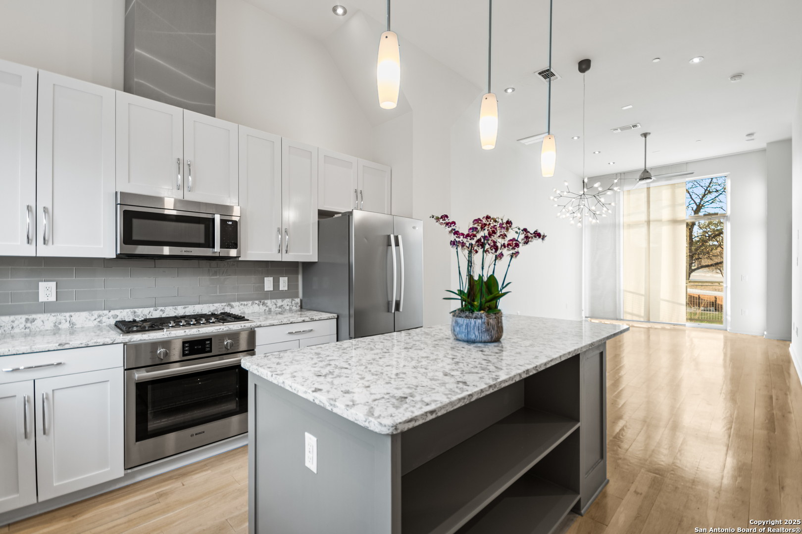 1134 E QUINCY