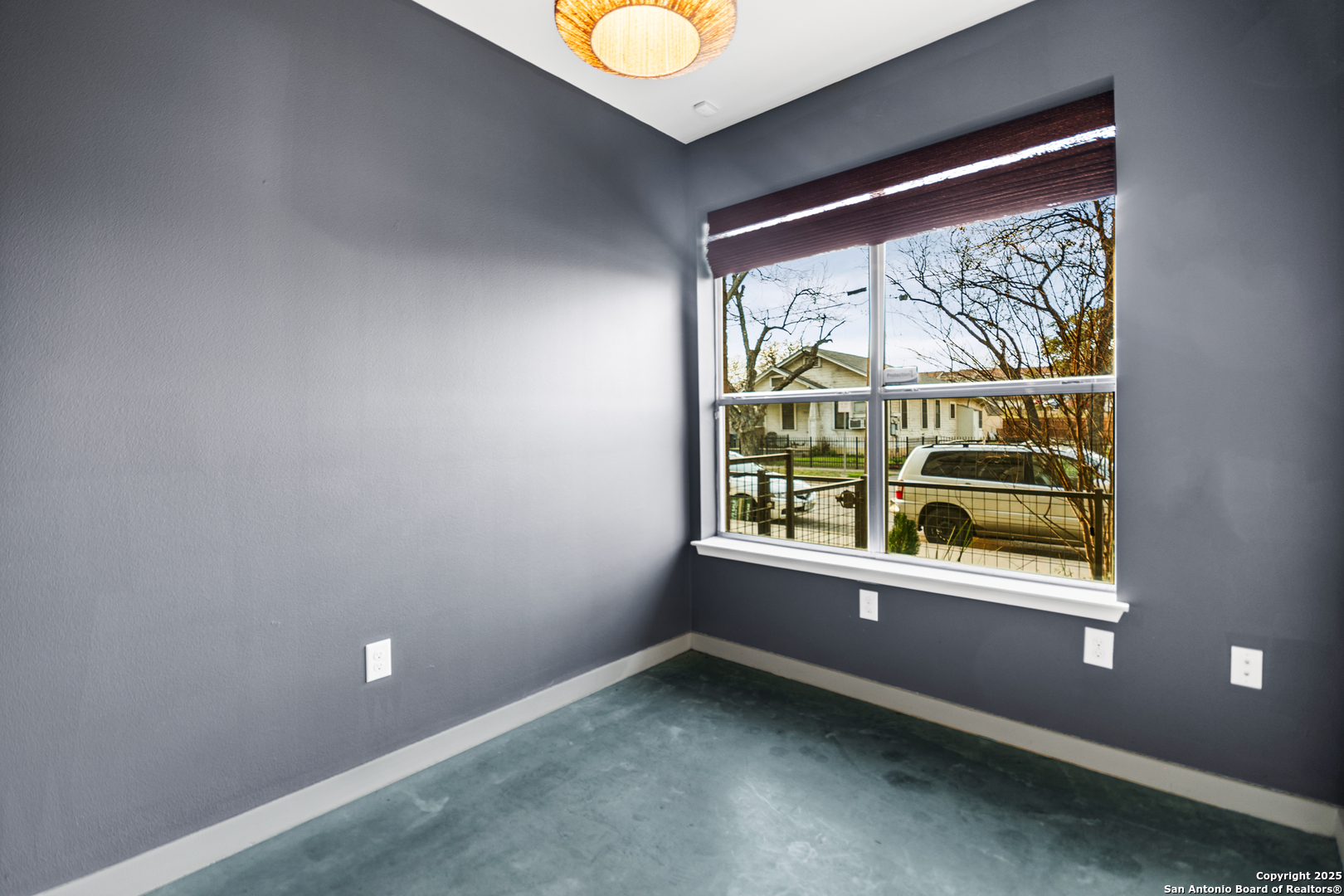 1134 E QUINCY