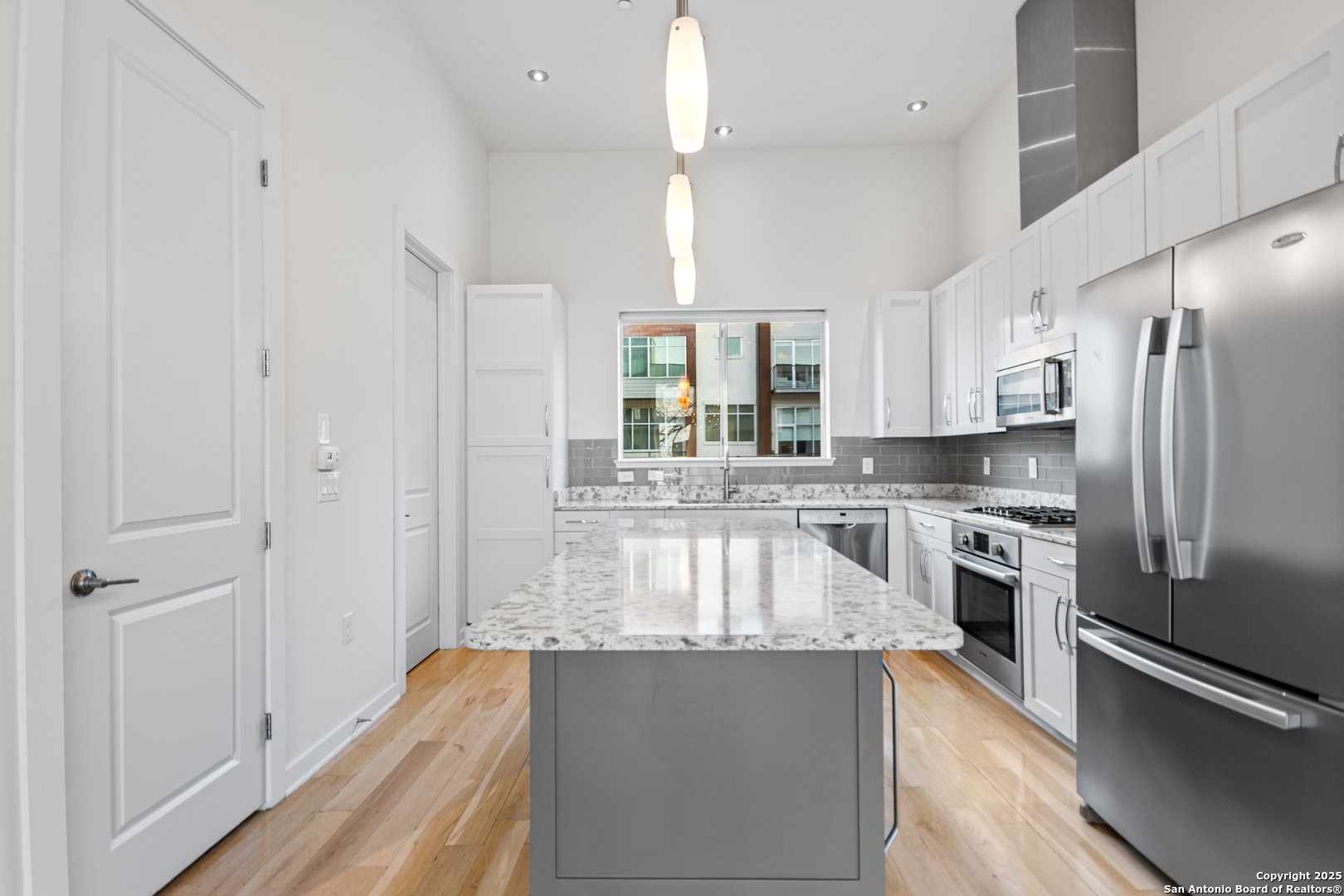 1134 E QUINCY