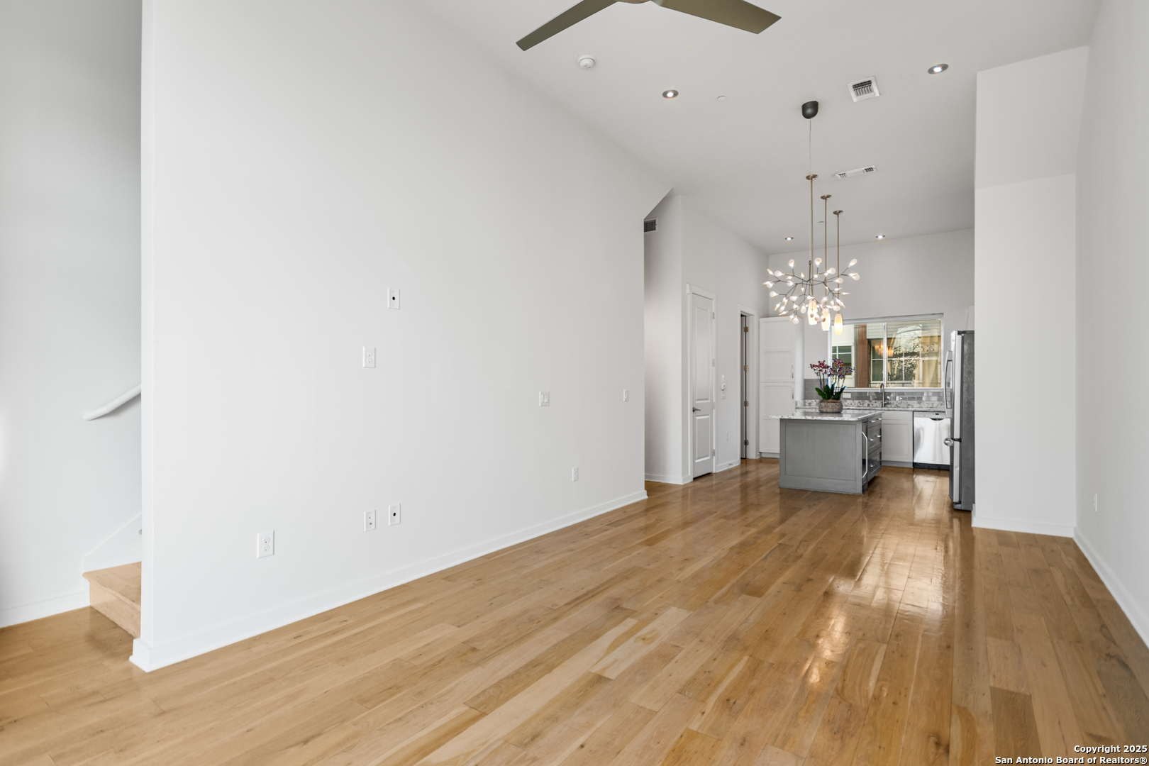 1134 E QUINCY