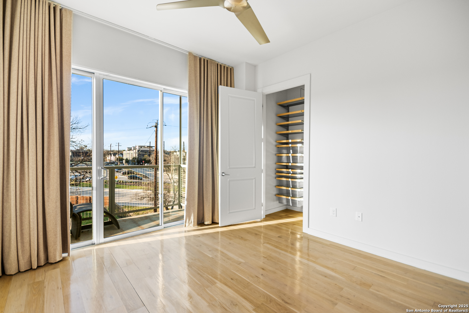 1134 E QUINCY