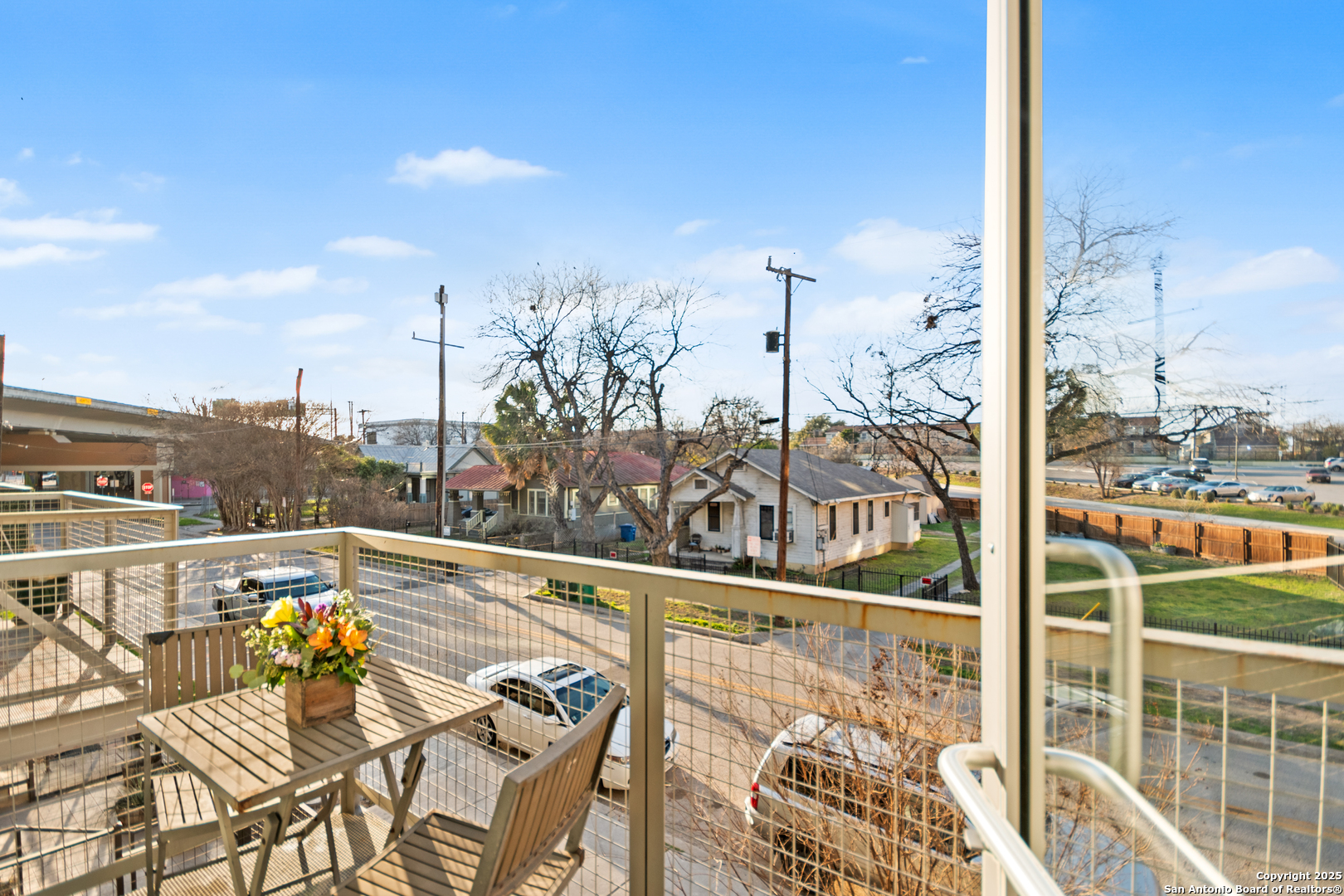 1134 E QUINCY