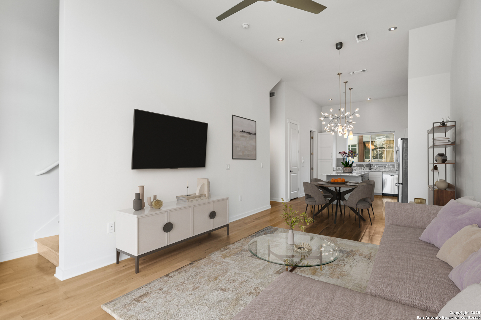 1134 E QUINCY