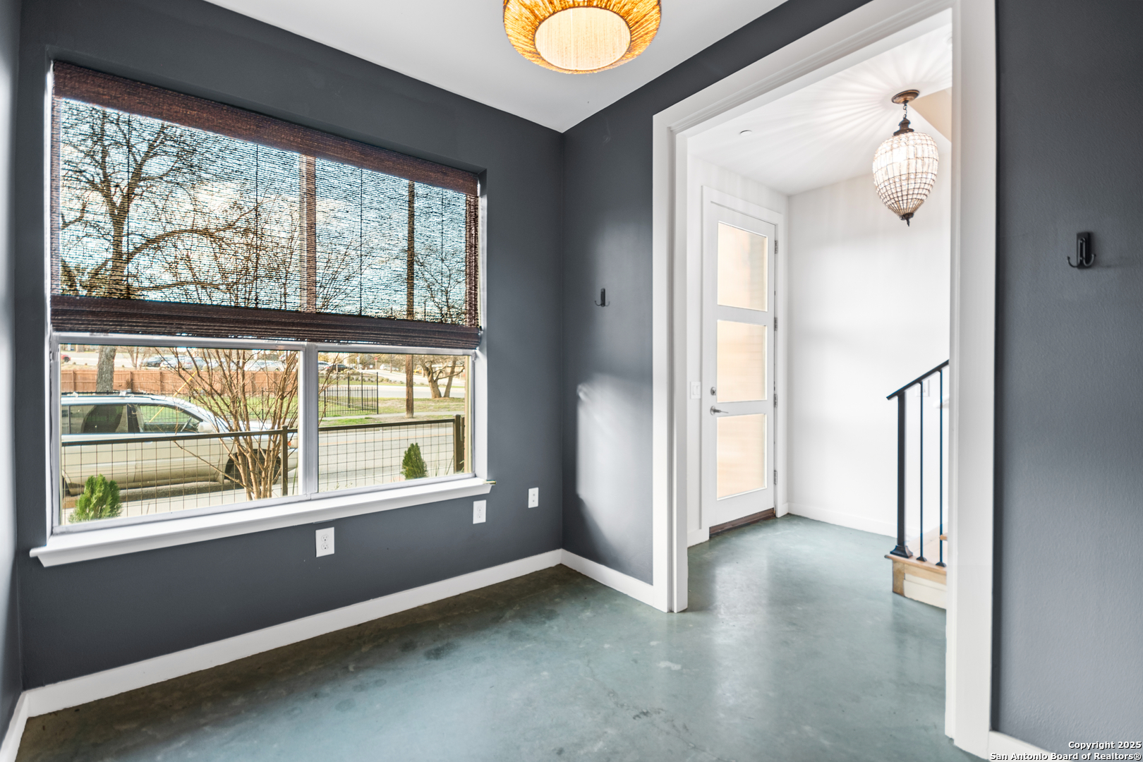 1134 E QUINCY