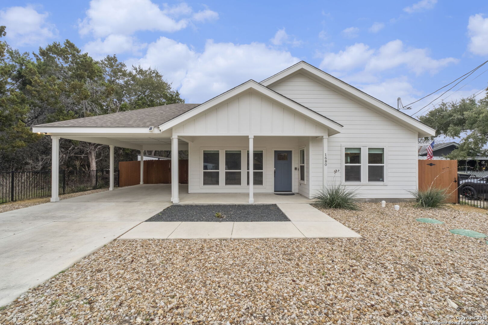 1680 LAKEVIEW DR