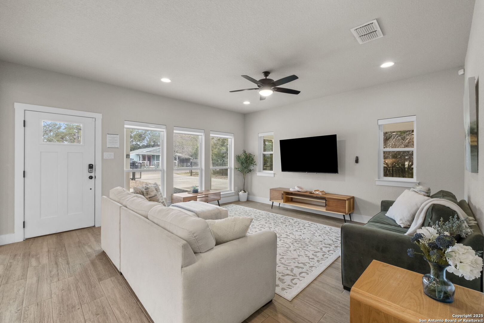 1680 LAKEVIEW DR
