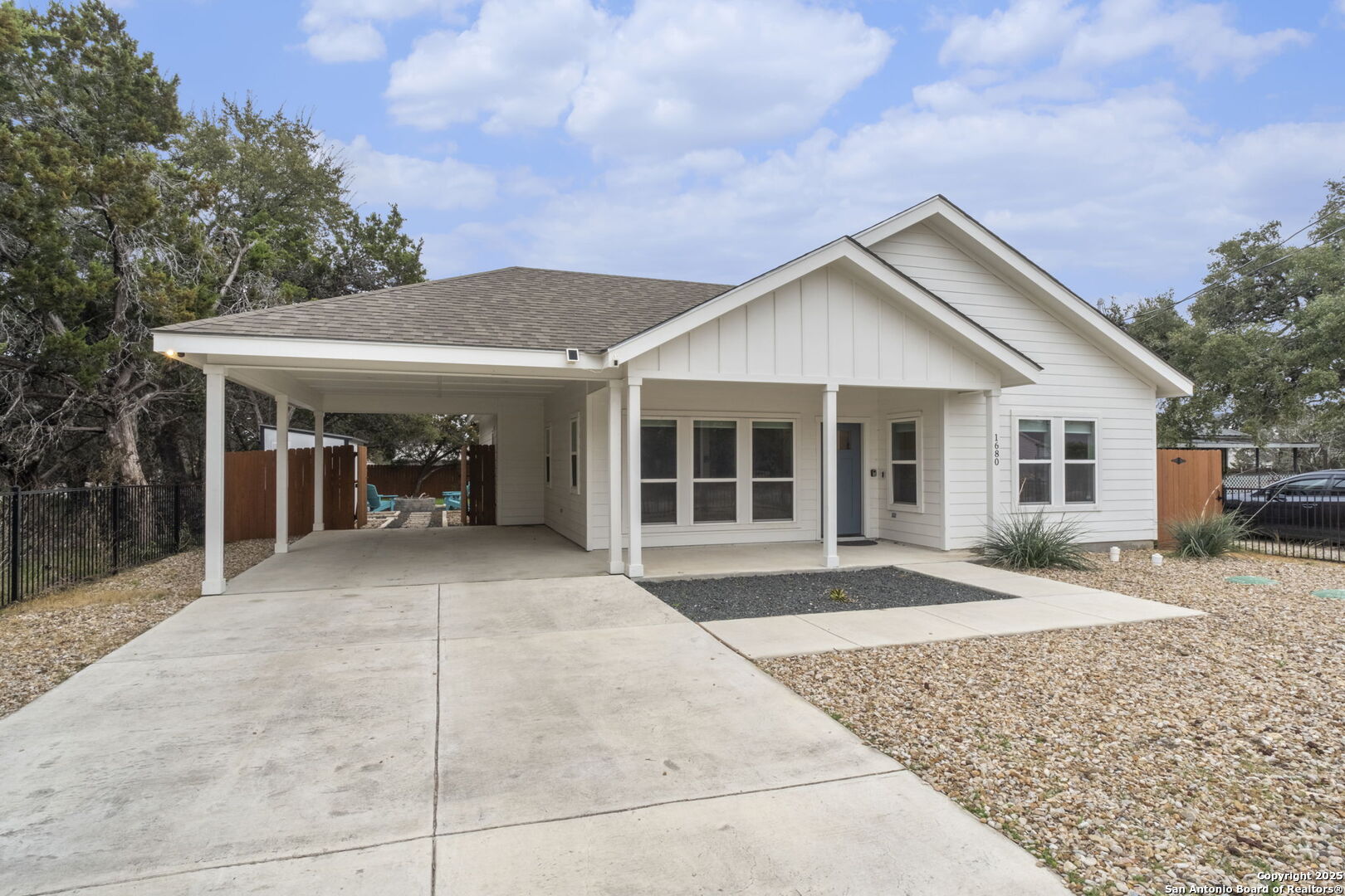 1680 LAKEVIEW DR