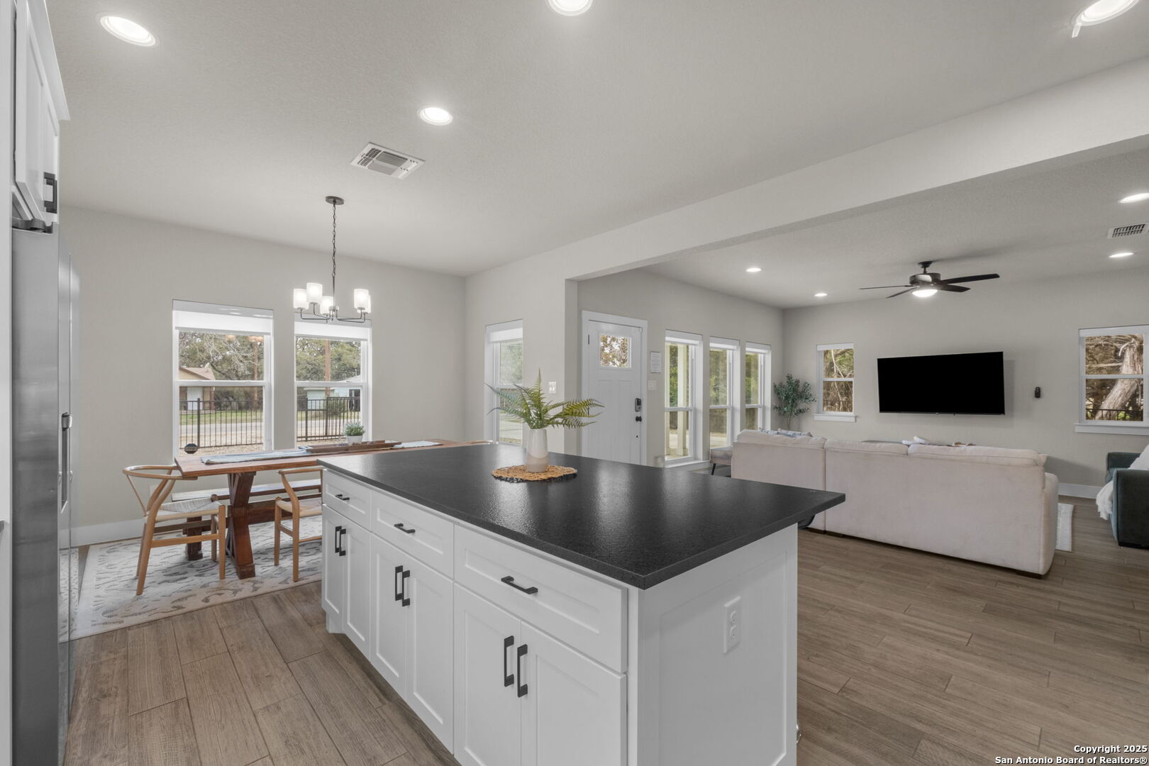 1680 LAKEVIEW DR