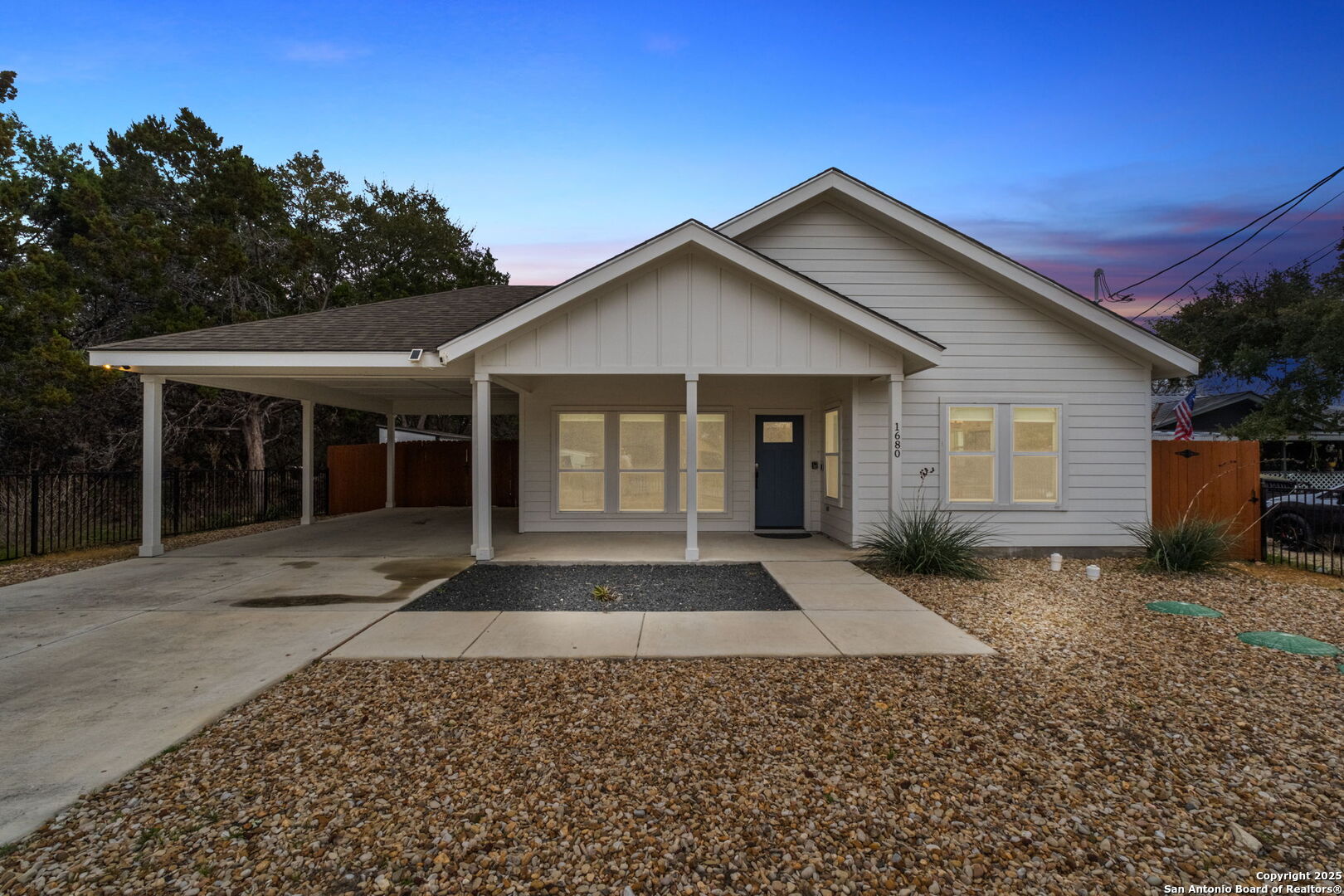 1680 LAKEVIEW DR