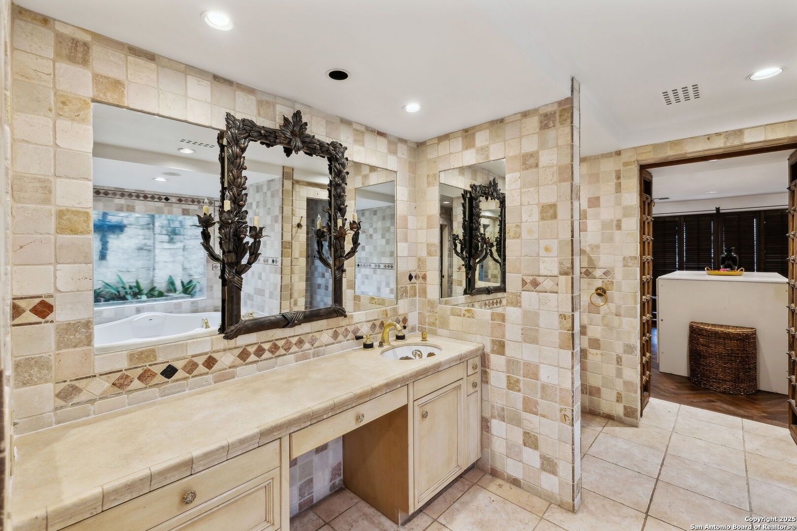 2214 Briarwood Dr