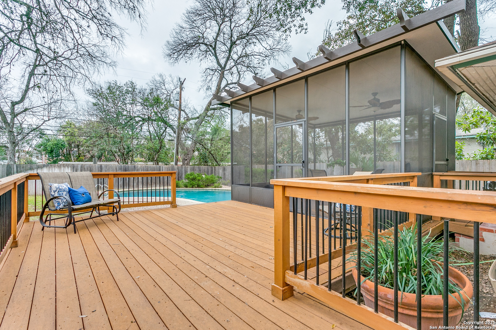 145 SCHREINER PL