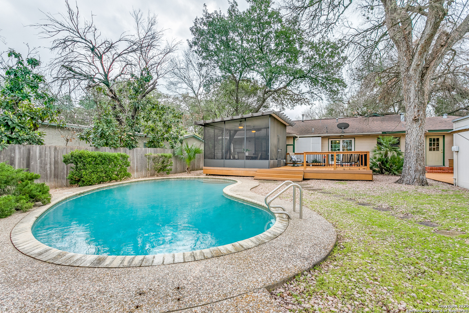 145 SCHREINER PL