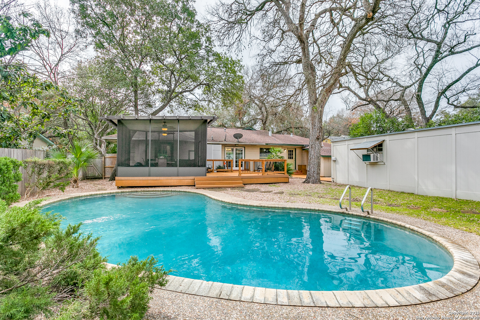 145 SCHREINER PL